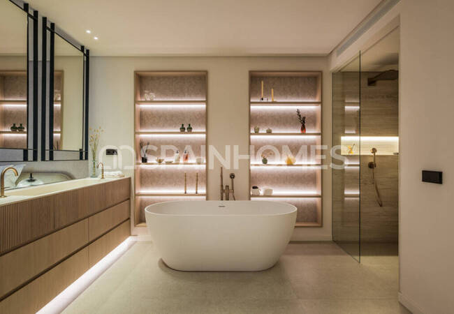 Luxury Villa with Pool Near Sea in Marbella 40