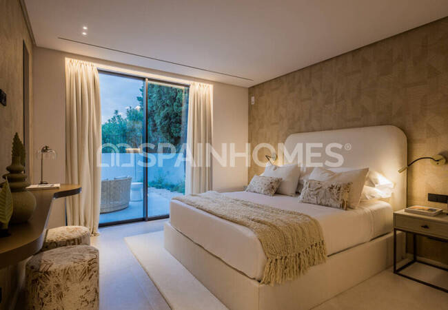 Luxury Villa with Pool Near Sea in Marbella 37