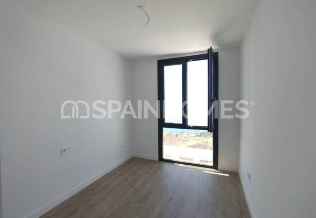 Sea-view Townhouses with Investment Potential in Torros Malaga 17