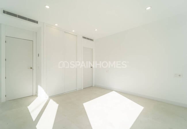 5-bedroom Villa with Pool and Jacuzzi in Benalmádena Málaga 25