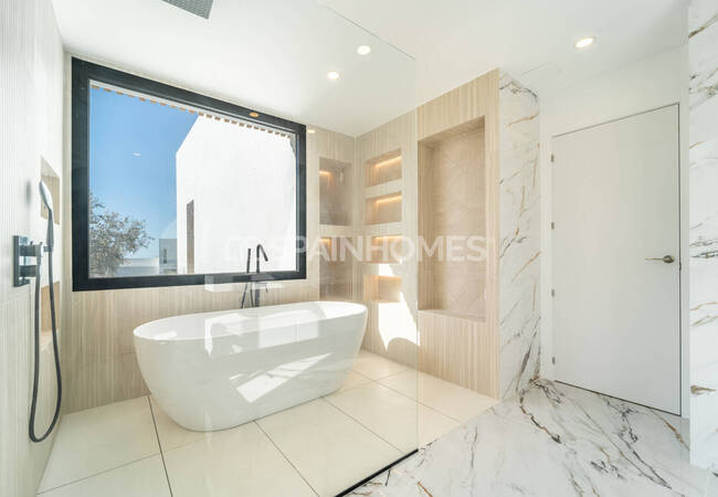 Villa De 5 Dormitorios Con Piscina Y Jacuzzi En Benalmádena 25