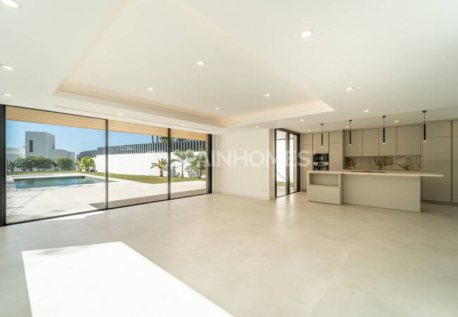 Villa De 5 Dormitorios Con Piscina Y Jacuzzi En Benalmádena 13