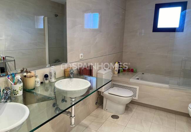 Апартаменты рядом с пляжем бассейном и парковкой в Эстепоне 14