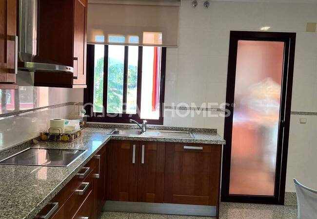 Апартаменты рядом с пляжем бассейном и парковкой в Эстепоне 10