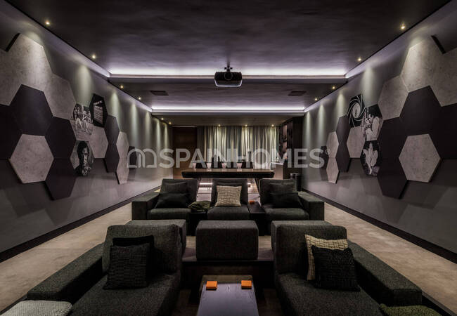 Luxurious Sea and Golf Views Villa with Pool in Benahavís 35