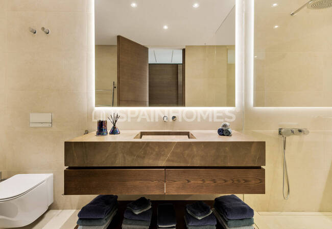 Luxurious Sea and Golf Views Villa with Pool in Benahavís 29