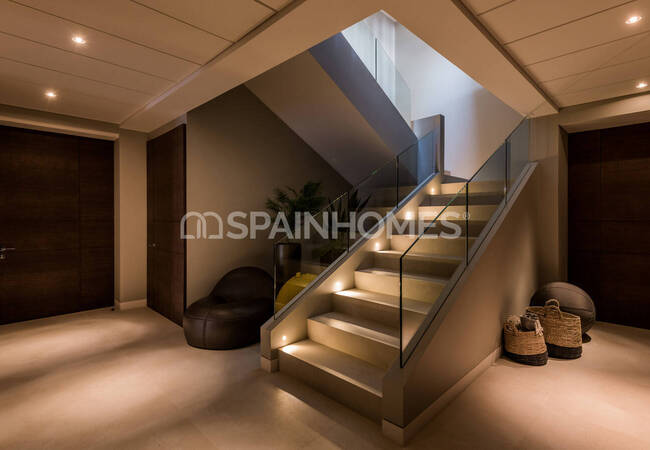 Luxurious Sea and Golf Views Villa with Pool in Benahavís 38