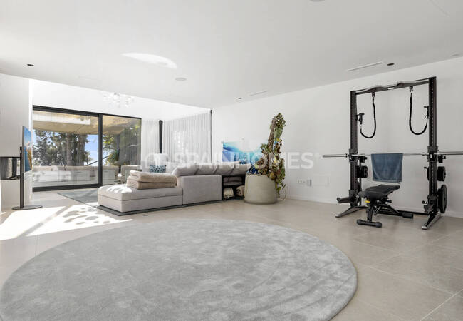 Villa Con Vistas Al Mar En Venta Con Piscina En Benahavís 18