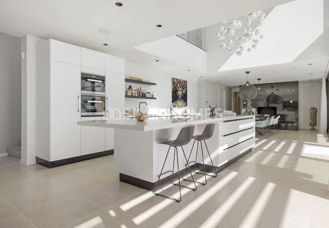 Villa Con Vistas Al Mar En Venta Con Piscina En Benahavís 24