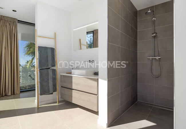 Villa Con Vistas Al Mar En Venta Con Piscina En Benahavís 37