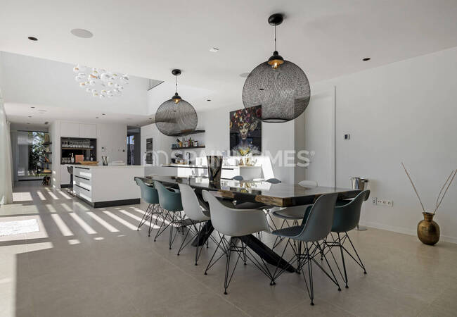 Villa Con Vistas Al Mar En Venta Con Piscina En Benahavís 21