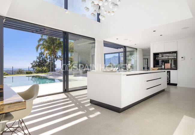 Villa Con Vistas Al Mar En Venta Con Piscina En Benahavís 22