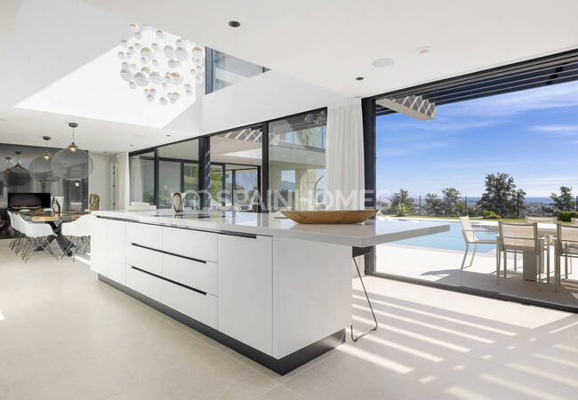 Villa Con Vistas Al Mar En Venta Con Piscina En Benahavís 23