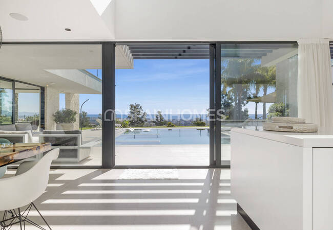 Villa Con Vistas Al Mar En Venta Con Piscina En Benahavís 19