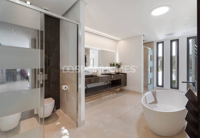 Casa De 6 Dormitorios Con Piscina Y Jardín En Benahavís 31