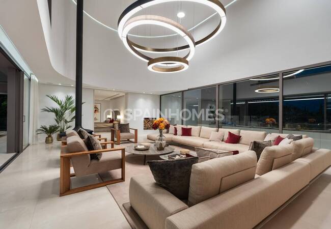 Casa De 6 Dormitorios Con Piscina Y Jardín En Benahavís 18