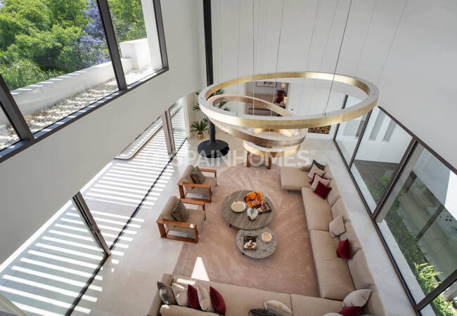 Casa De 6 Dormitorios Con Piscina Y Jardín En Benahavís 17