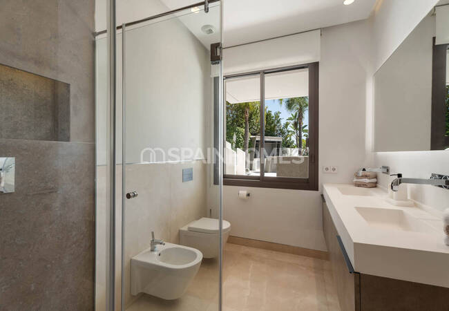 Casa De 6 Dormitorios Con Piscina Y Jardín En Benahavís 32