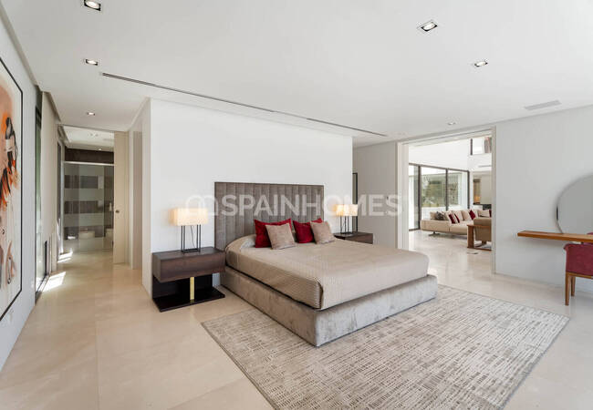 Casa De 6 Dormitorios Con Piscina Y Jardín En Benahavís 24