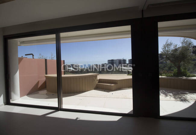 Квартира с видом на море и общим бассейном в Фуэнхироле 12