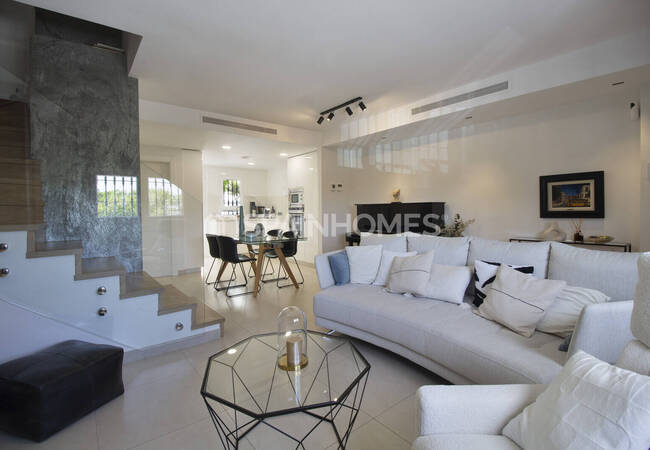 Sea View Townhouses with Shared Pool in Benalmádena 18