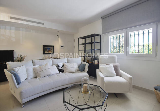 Sea View Townhouses with Shared Pool in Benalmádena 17