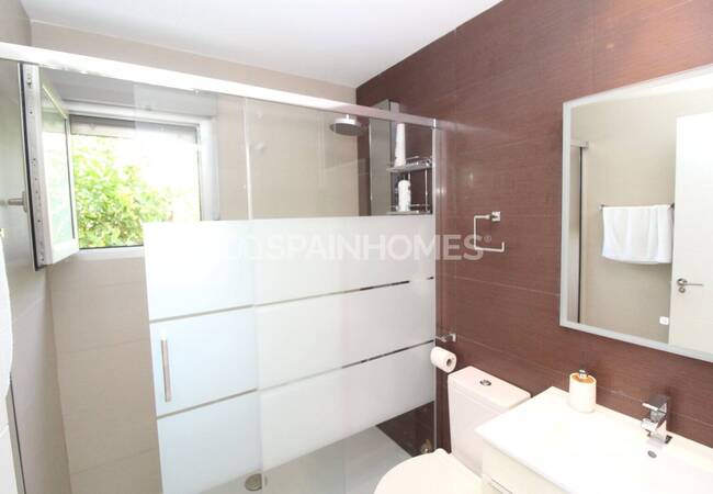 Fully Furnished and Decorated Golf Villa in Orihuela 43