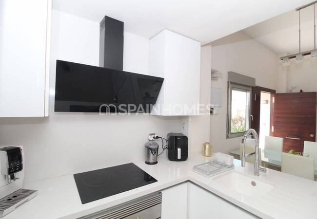 Fully Furnished and Decorated Golf Villa in Orihuela 21