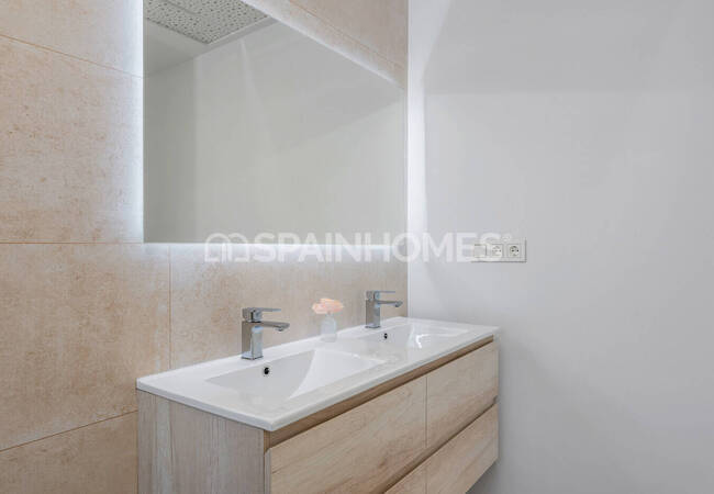 Современные Отдельные Виллы в Ориуэле с Бассейном и Солярием 37