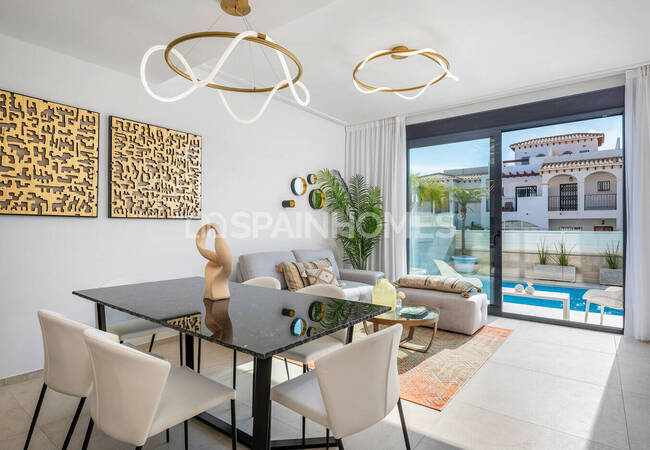 Современные Отдельные Виллы в Ориуэле с Бассейном и Солярием 21