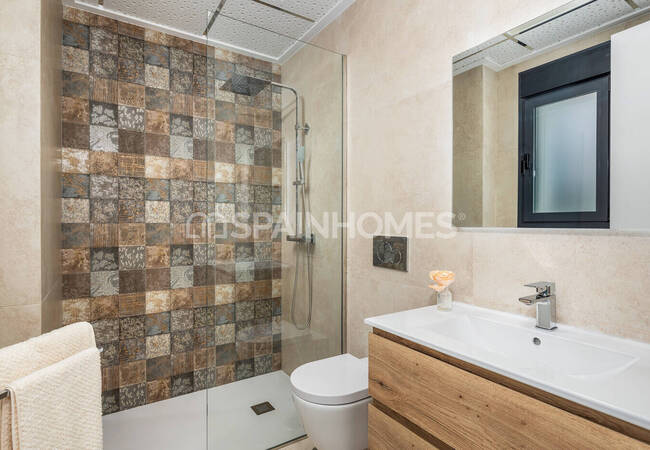 Современные Отдельные Виллы в Ориуэле с Бассейном и Солярием 35