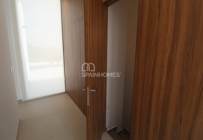 Costa Blanca'da Tam Donanımlı Satışa Hazır Villa 40