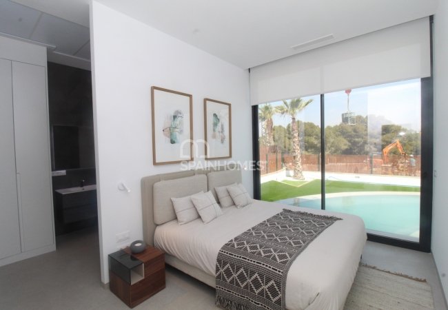 Costa Blanca'da Tam Donanımlı Satışa Hazır Villa 28