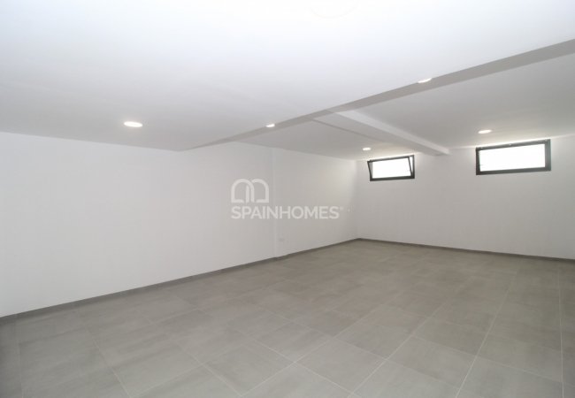 Costa Blanca'da Tam Donanımlı Satışa Hazır Villa 46