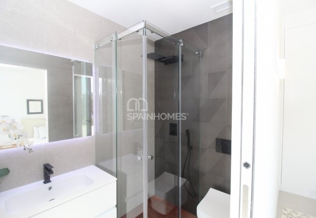 Costa Blanca'da Tam Donanımlı Satışa Hazır Villa 29