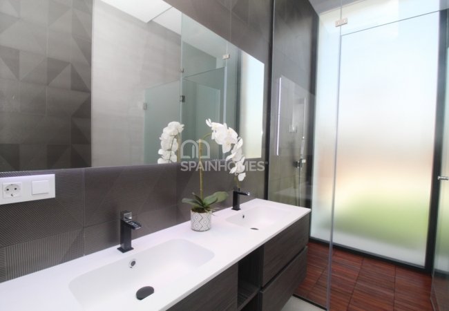 Costa Blanca'da Tam Donanımlı Satışa Hazır Villa 30