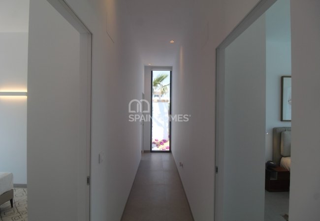 Costa Blanca'da Tam Donanımlı Satışa Hazır Villa 35