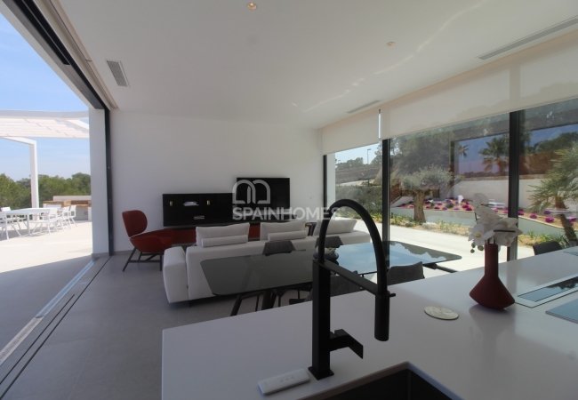 Costa Blanca'da Tam Donanımlı Satışa Hazır Villa 26