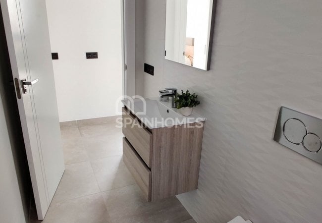 Polop Valencia'da Modern Tasarımlı Aydınlık Villalar