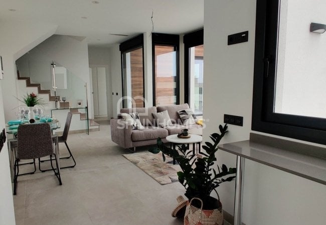 Polop Valencia'da Modern Tasarımlı Aydınlık Villalar