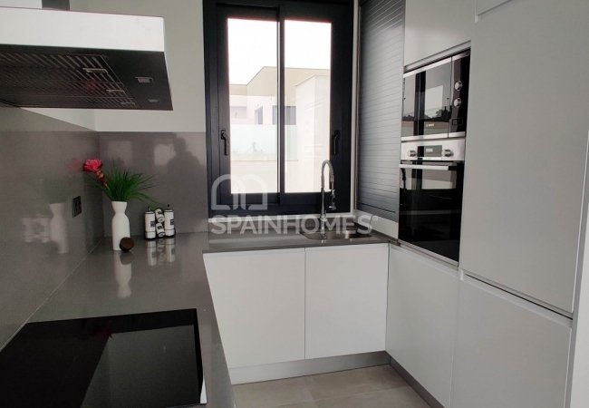 Polop Valencia'da Modern Tasarımlı Aydınlık Villalar