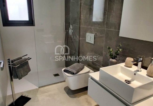 Polop Valencia'da Modern Tasarımlı Aydınlık Villalar