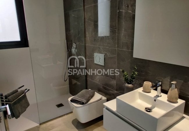 Polop Valencia'da Modern Tasarımlı Aydınlık Villalar