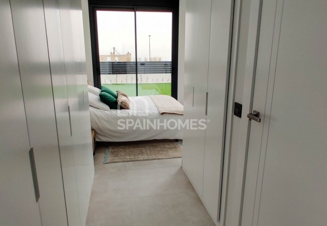 Polop Valencia'da Modern Tasarımlı Aydınlık Villalar