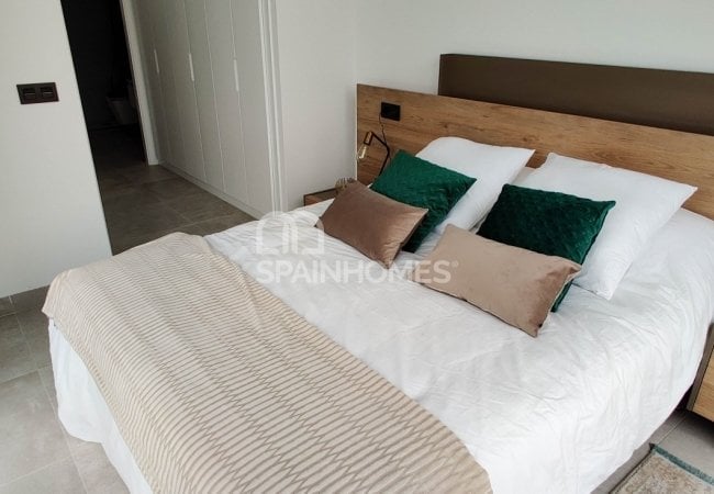 Polop Valencia'da Modern Tasarımlı Aydınlık Villalar
