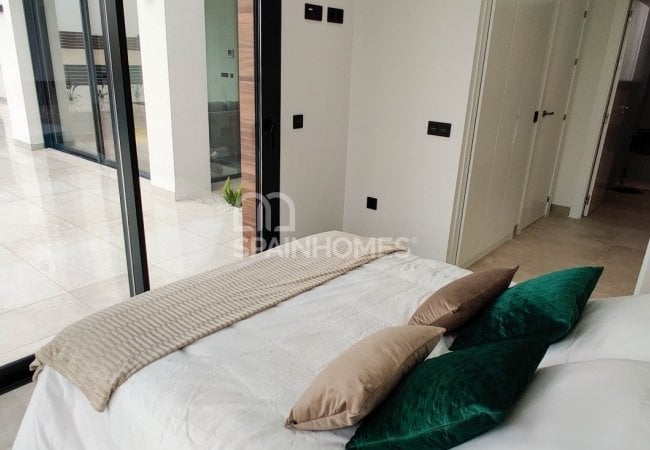 Polop Valencia'da Modern Tasarımlı Aydınlık Villalar