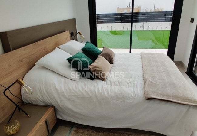 Polop Valencia'da Modern Tasarımlı Aydınlık Villalar