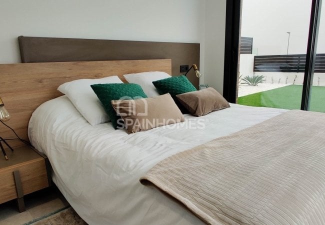 Polop Valencia'da Modern Tasarımlı Aydınlık Villalar