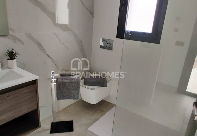 Polop Valencia'da Modern Tasarımlı Aydınlık Villalar