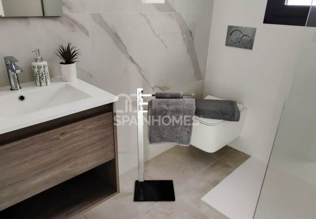 Polop Valencia'da Modern Tasarımlı Aydınlık Villalar